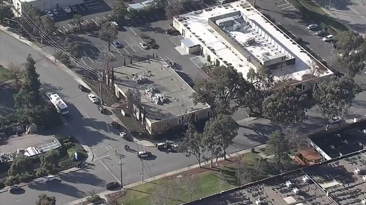 ÉTAT-UNIS 🇺🇸 : Un Bâtiment du campus Google à #MountainView évacué. Les Autorités enquêtant sur un colis suspect. https://t.co/NRBqd6rrZv