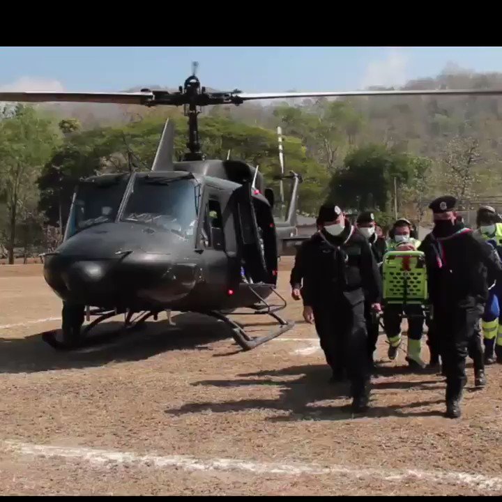 กองกำลังนเรศวร นำเฮลิคอปเตอร์ ฮท.212 ร่วมกับ ทีมแพทย์ฉุกเฉิน รพ.ศรีสังวาลย์ อ.เมือง จ.แม่ฮ่องสอน เคลื่อนย้ายผู้ป่วยฉุกเฉิน อายุ 80ปี ของสุขศาลาพระราชทานบ้านโกแประ เพื่อส่งผู้ป่วยเข้ารับการรักษา ณ รพ.แม่สะเรียง อ.แม่สะเรียง https://t.co/kWS5dkoVSC