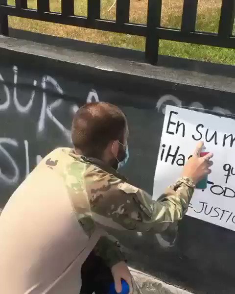 El memorial por las víctimas del #14N vuelve a ser vandalizado, alegando proselitismo terrorista y con representante de @MuniLima como mudo testigo.
@WaykaPeru @jfowks https://t.co/bhAWg2qZst