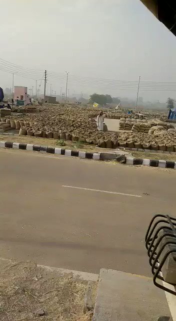 This is the scene across Punjab. Water is sprinkled on wheat bags to make the grain rot & it is then sold to distilleries, breweries by the 5 Star farmers who are agitating on the Delhi border. There is big money involved!
Open your eyes! Modi is trying to save real Farmers! https://t.co/ASuA2MVZpI