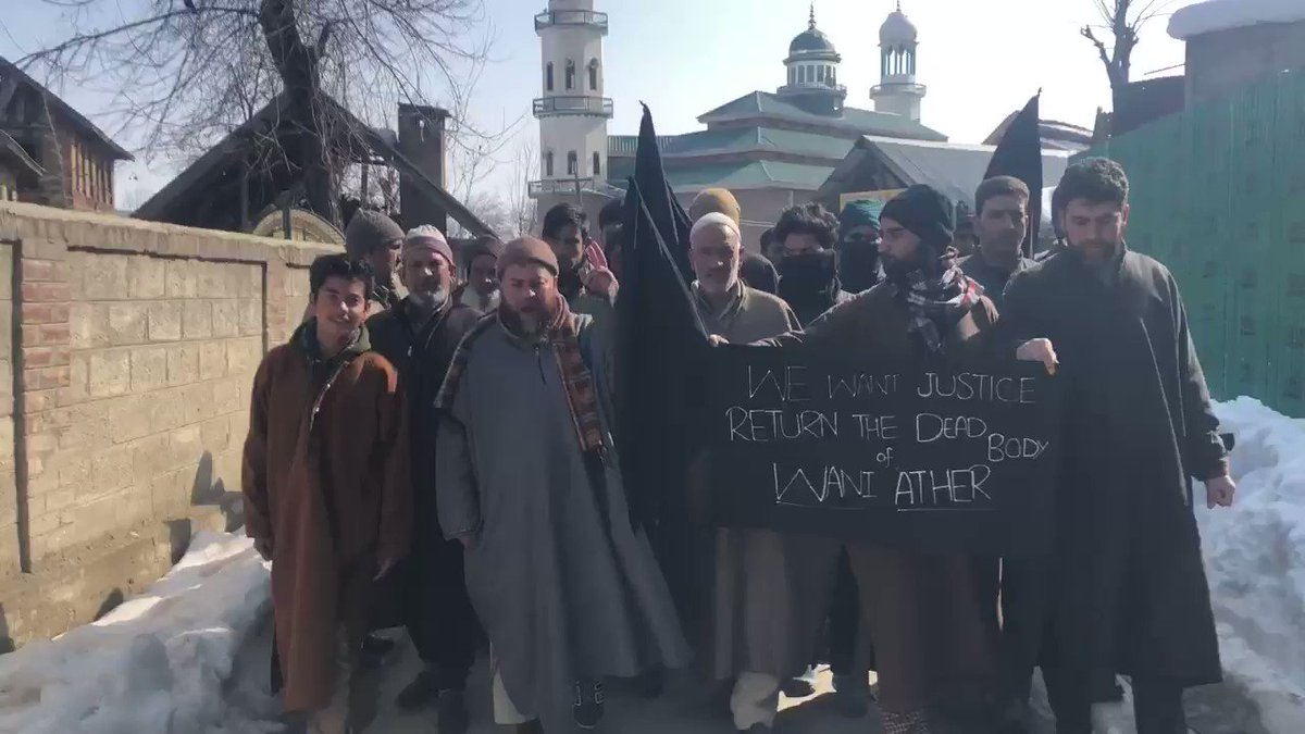 kamran yousuf (@kamranyousuf_) on Twitter photo 19/01/2021 09:19:22 Family members of Athar Mushtaq protests in bellow pulwama, demanding return of bodies. Family members of Athar Mushtaq protests in bellow pulwama, demanding return of bodies.