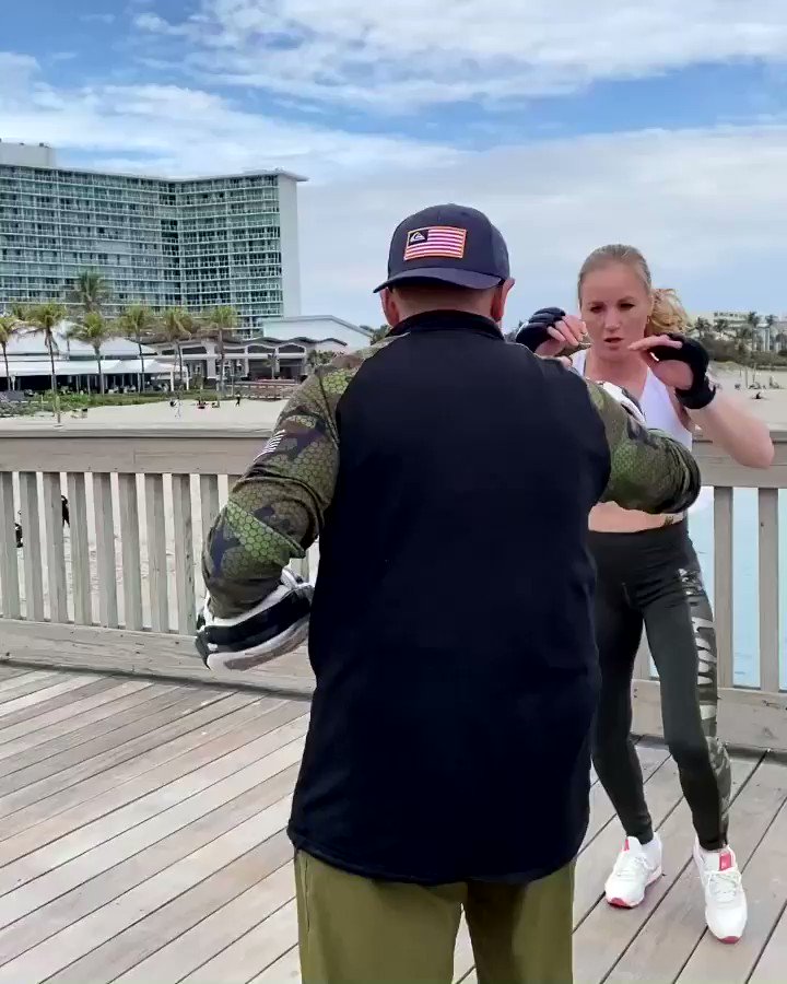 Training on the pier 👊🏻 #Florida Check the link in my bio for #TeamBullet and #TeamPantera active wear powered by @WSISports 💪🏻💪🏻💪🏻 https://t.co/mPFaZO7Sbk