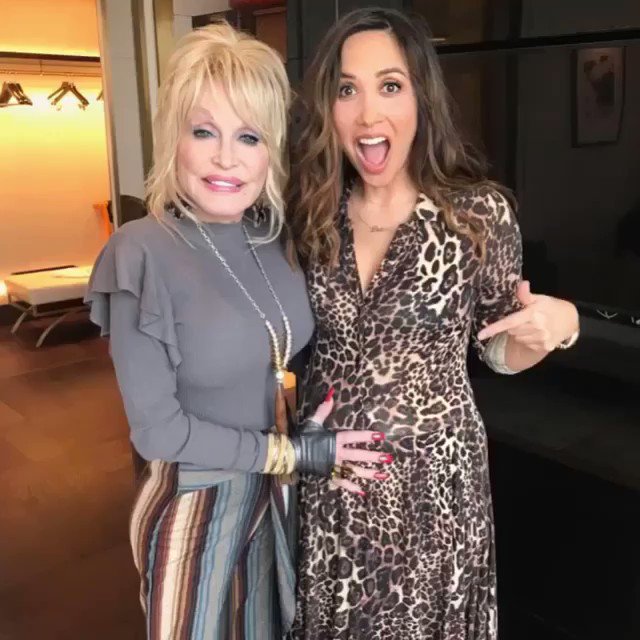 SOUND UP!!! Happy 75th โฆ@DollyPartonโฉ. Hereโs the legend herself bestowing the gift of music to Apollo and changing up โJoleneโ to ........ well hear it for yourself!!! ๐ https://t.co/jwJHS63iqO