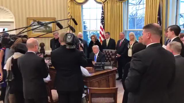 In January 2017, flanked by his top aides, President Trump made a big show out of signing an executive order that would, among other things, institute a five year ban on former aides lobbying.
Part of his "drain the swamp" pledge.
Tonight, Trump rescinded the executive order. https://t.co/Bvv4U3bhAN