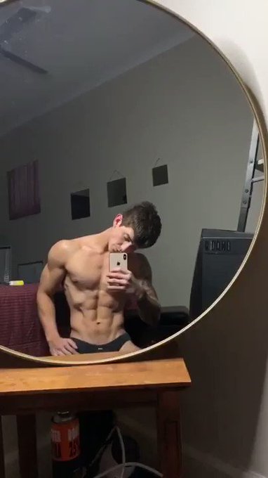 Feeling cheeky 😈 https://t.co/piAp17xGDM