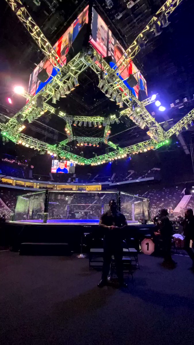 We are LIIIIIIVE from #UFCFightIsland8!!
๐บ๐จ๐ฆ Exclusively on @UFCFightPass
#InAbuDhabi | @VisitAbuDhabi https://t.co/gcO4A9qbgk