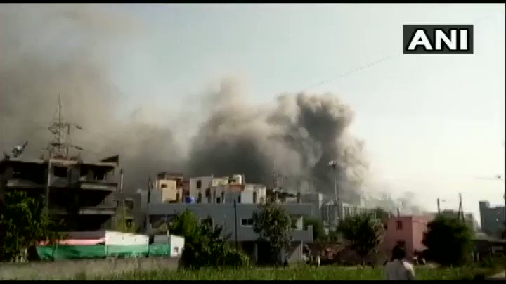 #WATCH Maharashtra: 10 fire tenders present at Serum Institute of India in Pune, where a fire broke out at Terminal 1 gate. More details awaited. https://t.co/wria89t22t https://t.co/u960KTR7JS