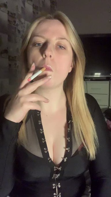 New video posted on my onlyfans show it a little love! #smokingfetish #hotsmoker #onlyfansgirl #onlyfanpromo