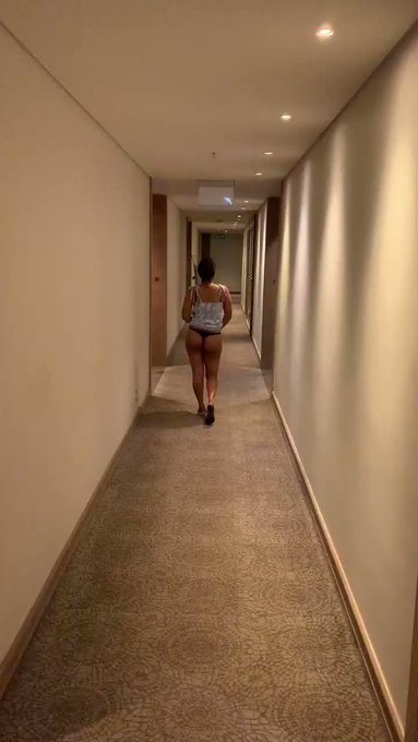 Heading to the room for some fun...
#hotelfun #fuckme #AlwaysLeadsToHavingSex #milf #sexymom #bigcocklover