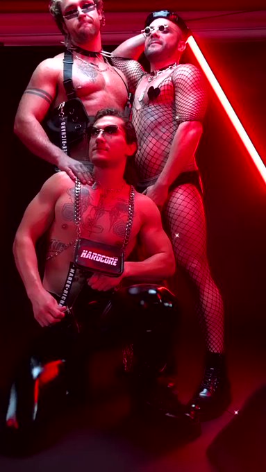 A preview of what’s to come ???? #valentinesgay #gayboys #threesome #hotgays #instagay #marekrichard