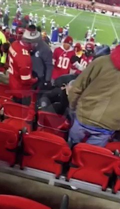 Trey Songz arrested for assaulting an officer at a Kansas City Chiefsβ game
https://t.co/WbUkQGTKQN https://t.co/9tS2PuIR3m
