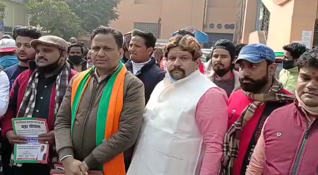 RT @ShashiJourno: Social distancing and mask is missing from @BJP4Delhi protest. 
@AshokGoelBJP https://t.co/PbO6nDtfhP