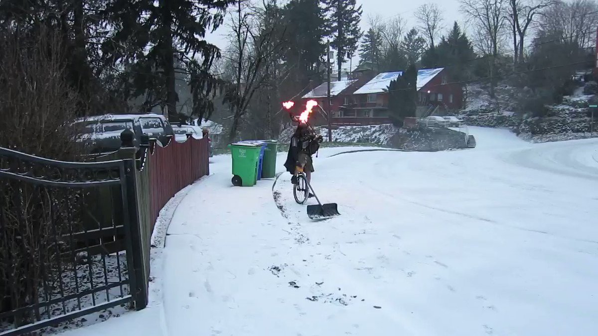 as you can see and hear, it snowed in portland
via @TheUnipiper
https://t.co/dq7chXqf4r