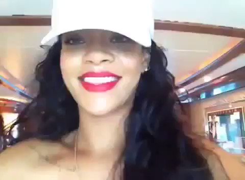 Rihanna really said \"happy birthday to Eleanor   girlfriendoflouisfromonedirection happy birthday to you   \" 