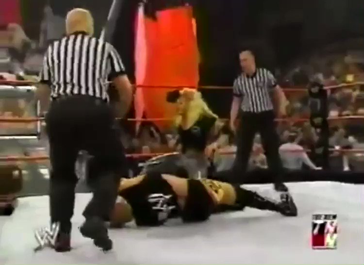 RT @BACStratus_: 20) Trish Stratus - RAW 2002 https://t.co/0qPmKcqDl8