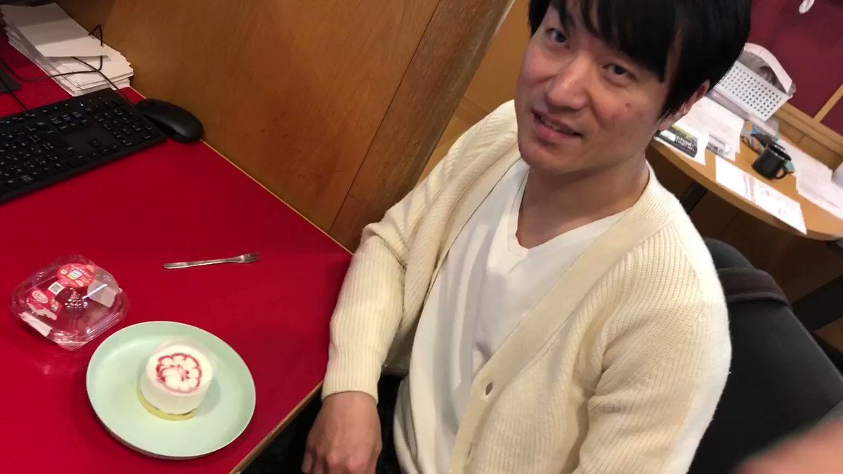 Fm802 Friday Cruisin Map على تويتر 大吾のスイーツ探訪記 今週は ファミリーマート で購入した いちごのパンケーキ を パクリ 大吾の感想 クリームが ぼわわーんで とぅっるーんで いちごも入ってて お口の中が ナイアガラの滝や
