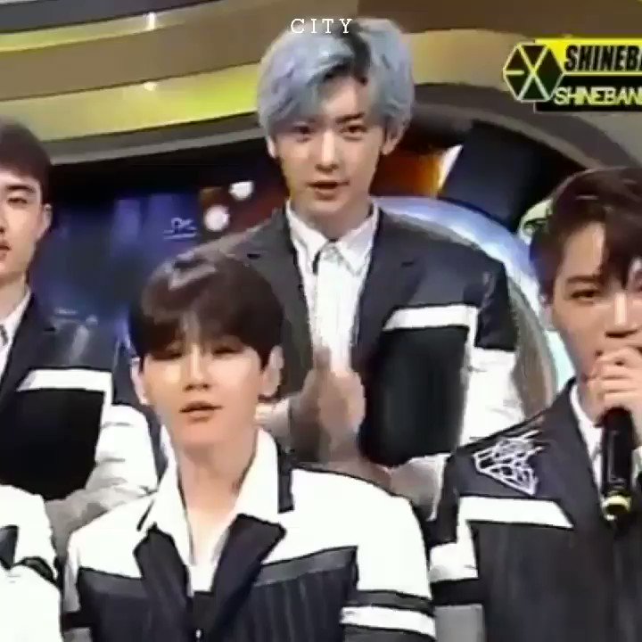 RT @onIycb: chanyeol’s a prince and he knows it https://t.co/u18wj4SXyV