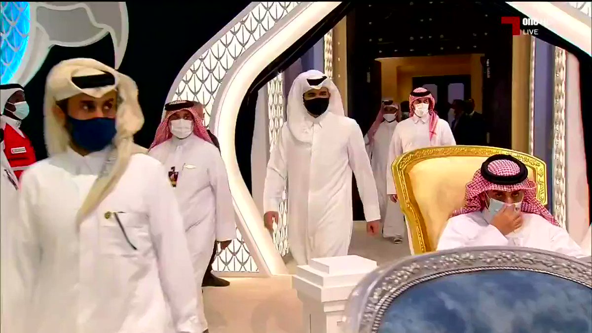 فيديو وصول سعادة الشيخ جوعان بن حمد آل ثاني، رئيس اللجنة الأولمبية، إلى القاعة التي تحتضن مسابقة المزاين.