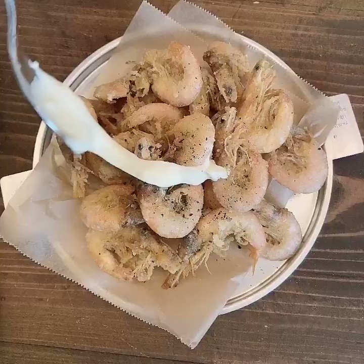 ラク速レシピのゆかり Toroaスイーツ開発 料理家 揚げたてが美味しい芝エビの唐揚げ 食感カリカリでエビがあまい 芝エビ見つけたら作りたくなる美味しさです 1パック下処理して水気しっかり拭き塩胡椒 ガーリックパウダー チリパウダー適量絡め