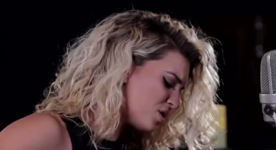 RT @tkhq8: Funny - Tori Kelly https://t.co/nQQg4owlHk
