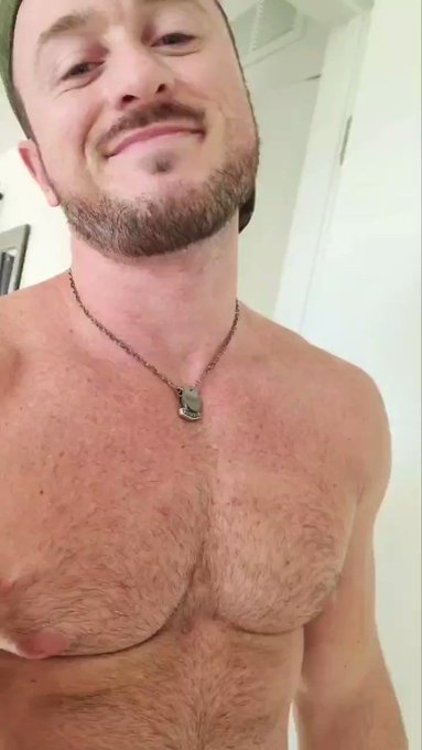 Look guys I&#039;m naked 💪🤣 https://t.co/n7KOYetaUu<a href="/tag/humpdaymotivation"class="tags"><span>&#35;humpdaymotivation</span></a>