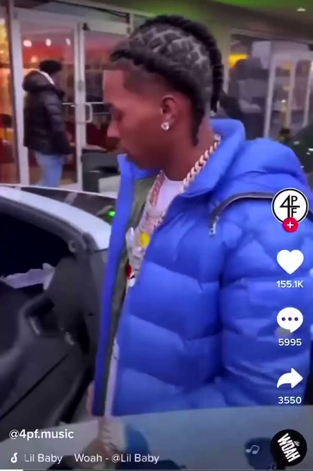 Lil durk look scared asf 😭 https://t.co/O5BGuQS5um