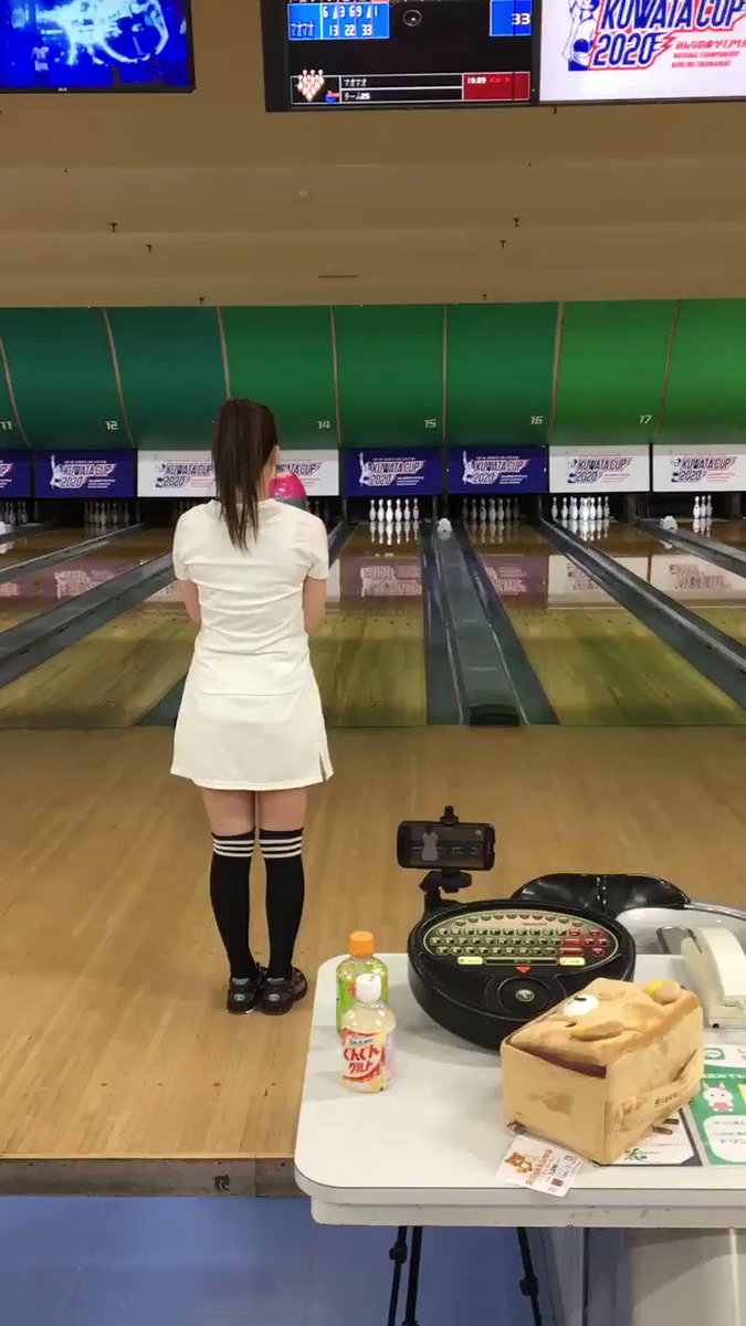 ボウリング女子 阿久津真央 見えそうでギリギリ見えない絶対領域を披露 Sirabee