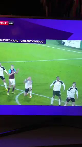 Video Divna Cervena Pro Soucka Trapne A Ubohe Shoduji Se Osobnosti V Anglii Nechape Ani Faulovany Fotbal Lidovky Cz