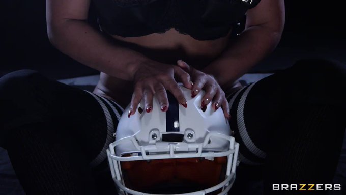 Throwback @Brazzers Live Halftime https://t.co/vap8JY5j7g<a class="tags" href="/tag/brazzers">@brazzers</a><a href="/tag/blackfridaysale"class="tags"><span>#blackfridaysale</span></a>