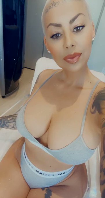 Isn’t this set so cute! @fashionnova ? https://t.co/6R74ZZ64Vt