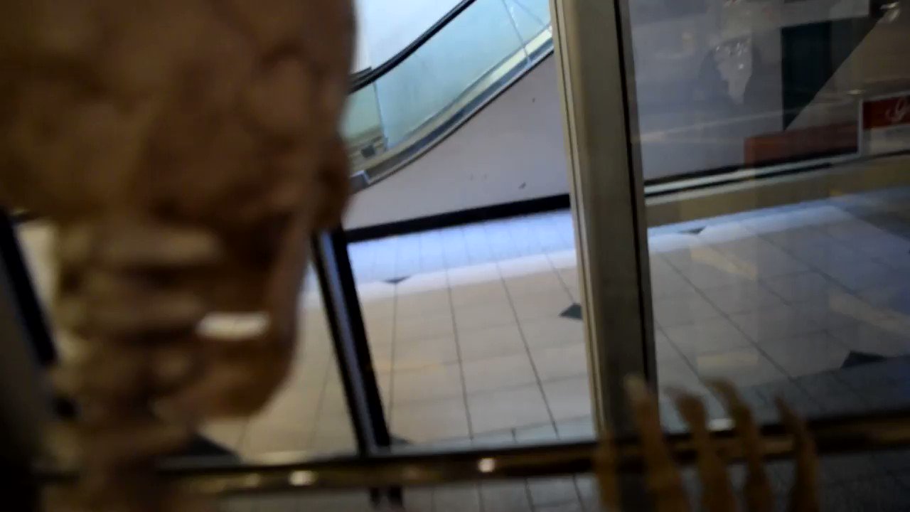 MALLS TOTALY EMPTY FOR SOME REASON - https://t.co/Qtp3PuUDXE ADMIN