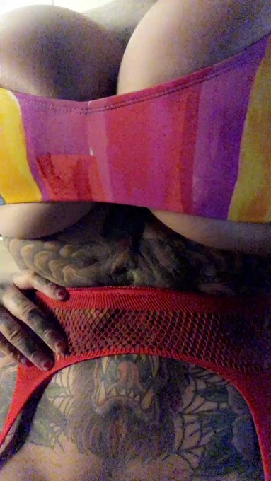 #RT if you think the top should come off 😇💦 https://t.co/gXUPuGdFMP<a href="/tag/rt"class="tags">#RT</a>