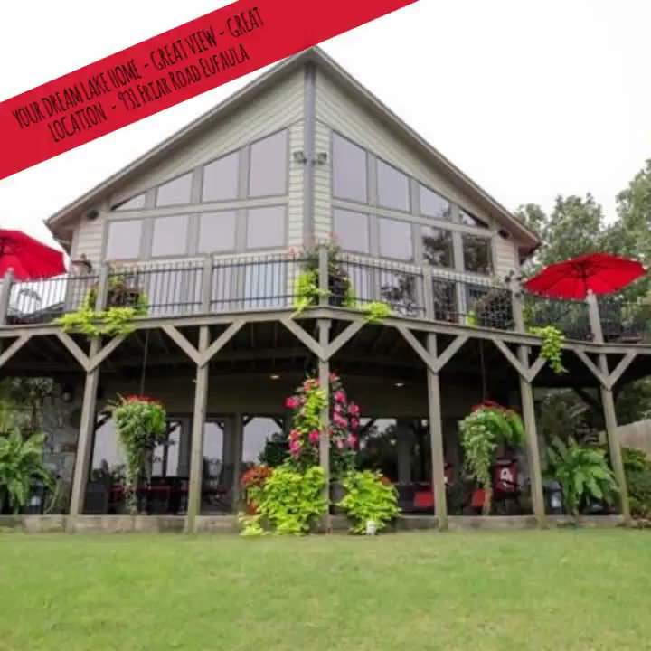 YOUR DREAM LAKE HOME - GREAT VIEW - GREAT LOCATION - GREAT OPTIONS! Could be up to 4 bedrooms + a bunk room, large open floor plan with view across the living space! Click to see more: https://t.co/KzUWICcn7Q and call Karen to view! #eufaulalakeshorerealty #amazinghome #lakelife https://t.co/KLuKEDu9CU