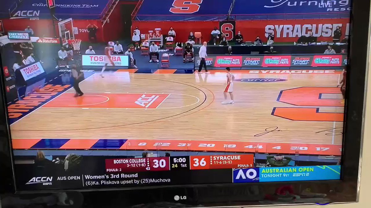 I’ve been #lipreading Jim Boeheim for 10 years. I’ve never seen him ask a Syracuse basketball player “ARE YOU HIGH?” during a game, until today. He yanked Quincy Guerrier immediately after a sloppy turnover. https://t.co/uF4ry9X1CE