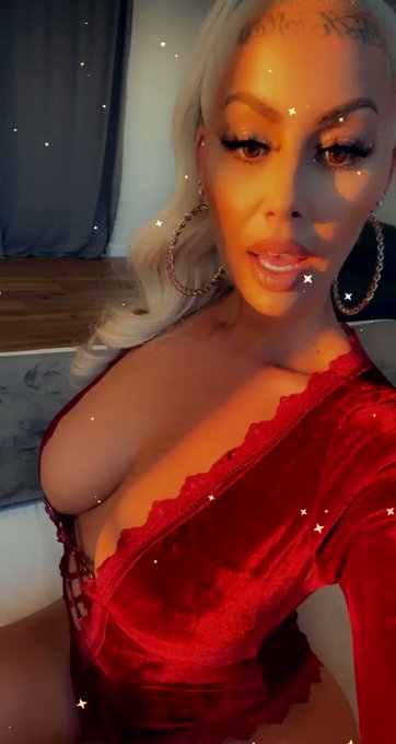Happy Valentines Day! @FashionNova https://t.co/Qnz86Oq7e3