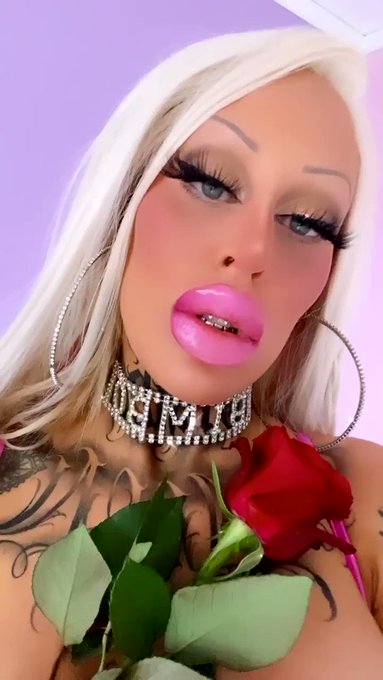 If you have jerked off to me this year sign up to my VIP onlyfans as a Valentine’s Day present & thank