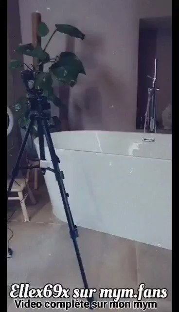 New teaser de ma video de cette semaine sur mon mym mes cheris. Du sexe &agrave; l'&eacute;tat pure . Rentres dans<a href="/tag/showgirls"class="tags"><span>#showgirls</span></a><a href="/tag/ecoliere"class="tags"><span>#ecoliere</span></a><a href="/tag/videoporn"class="tags"><span>#videoporn</span></a><a href="/tag/secr%C3%A9taire"class="tags"><span>#secr&eacute;taire</span></a><a href="/tag/meetmymodel"class="tags"><span>#meetmymodel</span></a>