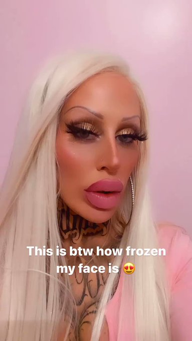 This is how frozen my face is btw ❄️ https://t.co/bNv8Atw77S https://t.co/azhNblVqq9