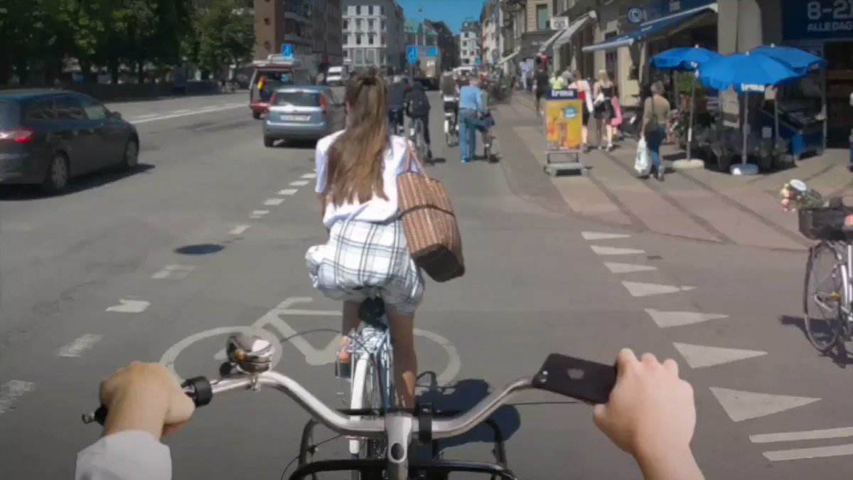Det gode vejr i weekenden indbyder til en cykeltur, men husk at holde fokus på vejen - og ikke på mobilen. Så er du lægger! #kørcykelnårdukørercykel #kørbilnårdukørerbil #sikkertrafik #politidk https://t.co/uiUiitGmt1