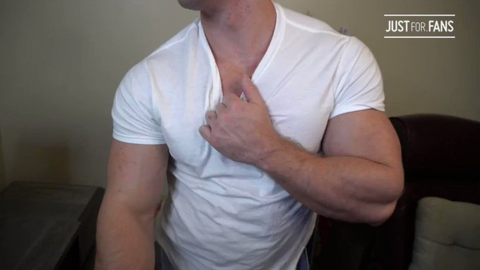 Ripping my shirt off and playing with my juicy nipples...

See this and more at:
https://t.co/AJhd671Ebh