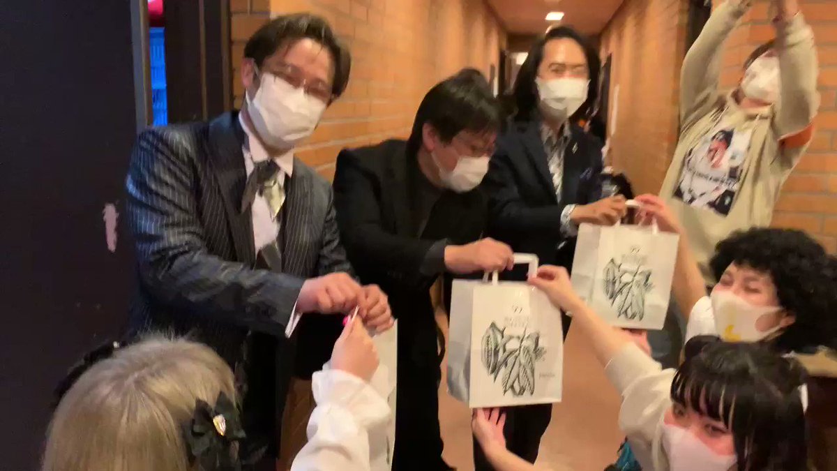 渡辺俊幸 本日は 洗足学園音楽大学 声優 アニメソングコース二期生の卒業公演でした 私は 第二部の朗読劇 宇宙兄弟 のための音楽を担当しました 学生さんたちの声優としての演技力は実に素晴らしく オーケストラの演奏も最高でした 終演後に 渡辺俊幸 本日は 洗足学園音楽大学 声優 アニメソングコース二期生の卒業公演でした 私は 第二部の朗読劇 宇宙兄弟 のための音楽を担当しました 学生さんたちの声優としての演技力は実に素晴らしく オーケストラの演奏も最高でした 終演後に