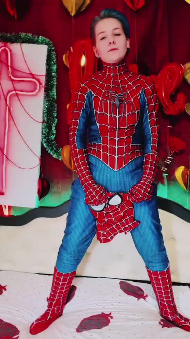 In my webcam room - very cool😄 And my PornHub - even cooler😏😸 https://t.co/tKTjmjEbkA<a href="/tag/bemyvalentine"class="tags"><span>#bemyvalentine</span></a>