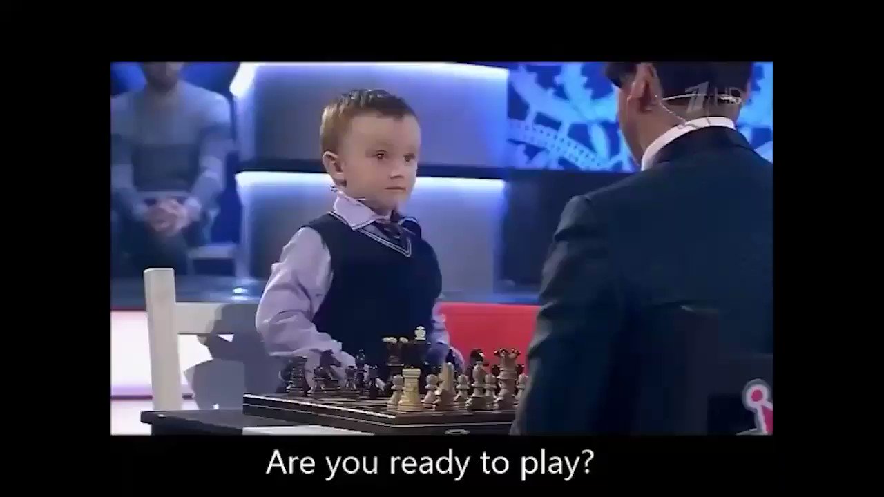 Un niño de 3 años recibe una paliza de Karpov al ajedrez en un vídeo viral  - Vandal Random