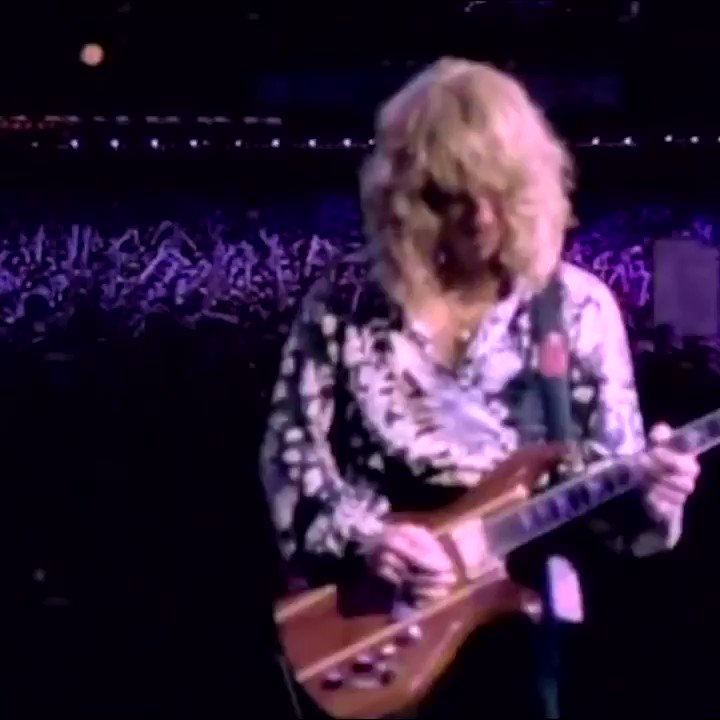    Brad Whitford  le guitariste d\Aerosmith fête aujourd\hui ses 69 ans.
Happy Birthday Mr 