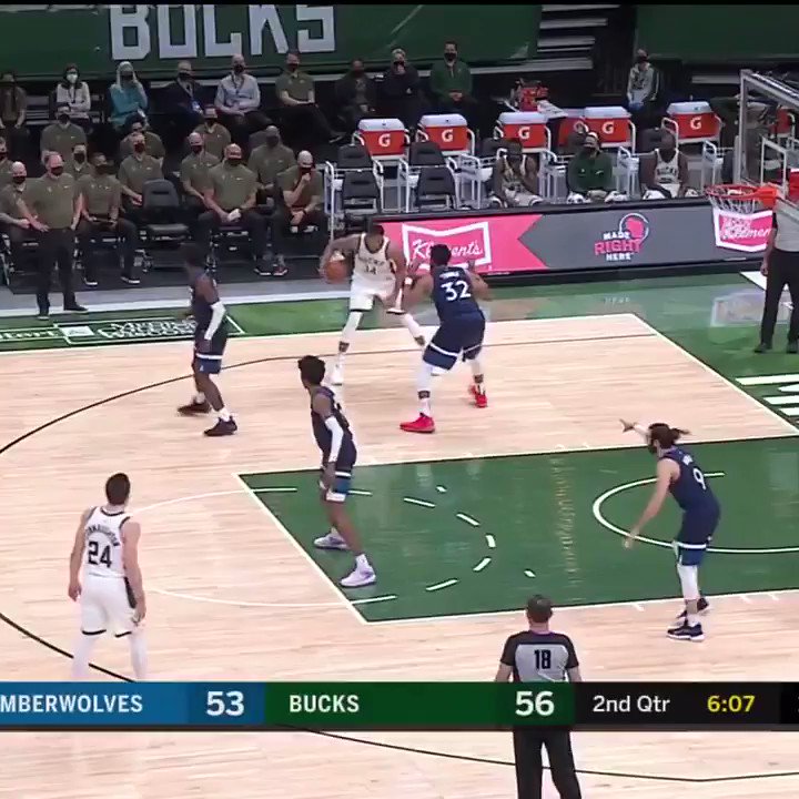 @TheHoopCentral's photo on Giannis