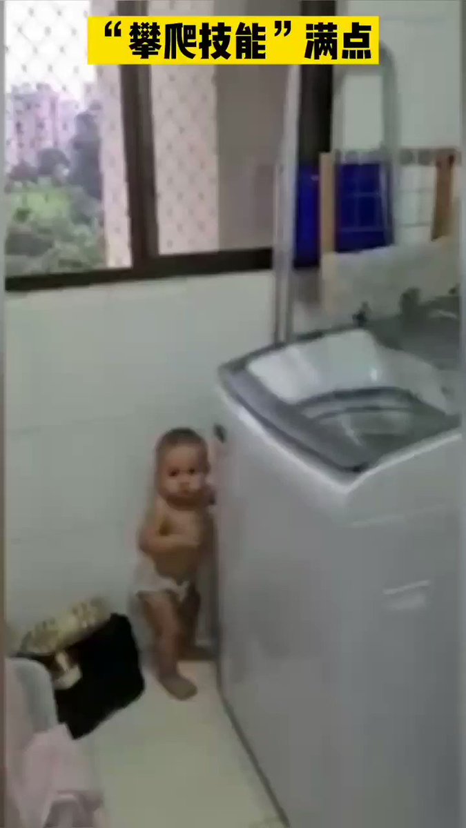 母亲爬上儿子床    