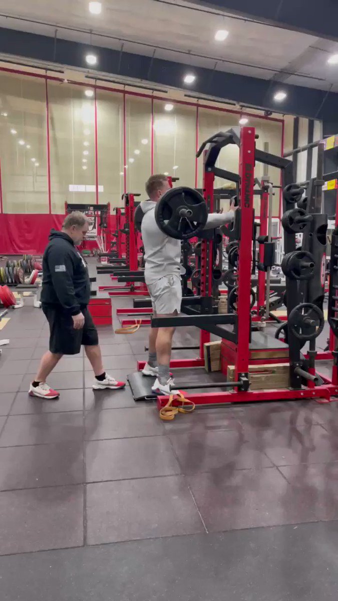 Friday morning fun.
Almost lost it on the last rep, bar was cutting off my oxygen 😂
(Form police, take it on the chin. It’s February, it’s not perfect yet. That’s why we work. If there was no progress to be made, there’d be no point in working.) https://t.co/Gi6TINhAB0