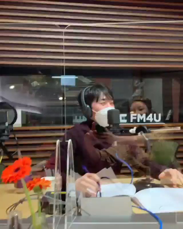 💫꿈꾸는 라디오💫 보라 아니라서 아쉬우셨죠?!! 그래서 준비했습니당🤗(짜-잔!!) 직캠(출처_횻디)으로 보고 가세요!! #MBC #라디오 #MBC라디오 #FM4U...