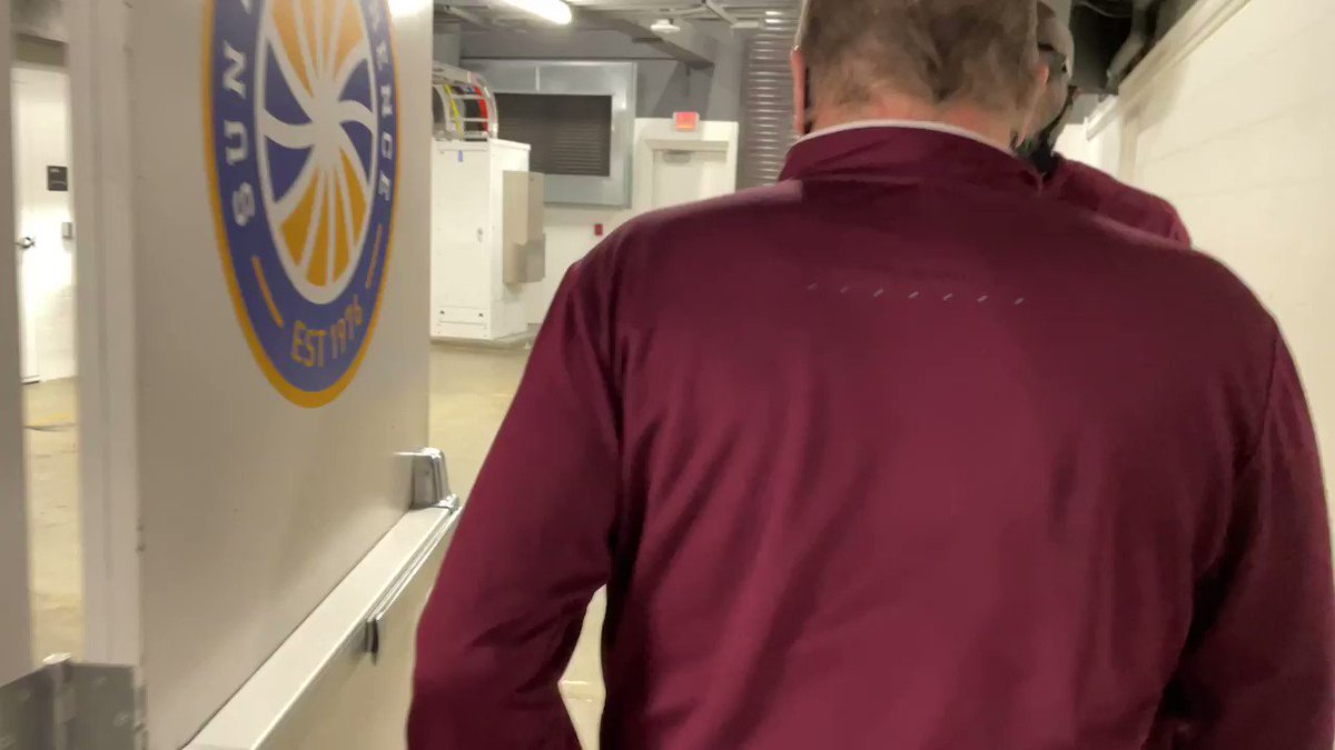 Texas State interim head coach Terrence Johnson couldn’t be on the sidelines due to COVID protocols.
When his team won the Sun Belt title, he had to roll up and surprise them 🙌
(via @TXStateMBB) https://t.co/Ky1vBmiAx1
