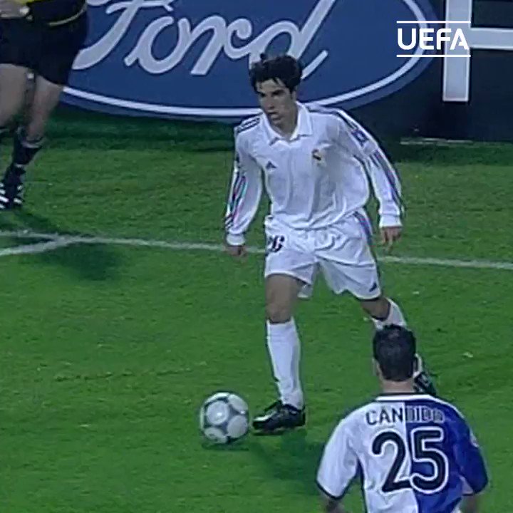#TalDíaComoHoy en 2⃣0⃣0⃣2⃣‼
👏 Testarazo a la red de Santiago Solari con el Real Madrid
#UCL | @realmadrid https://t.co/t7ZGALZzWd